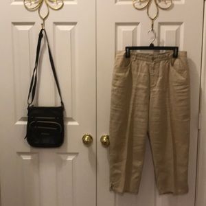 Jones New York Tan capri’s w/free purse. 12P